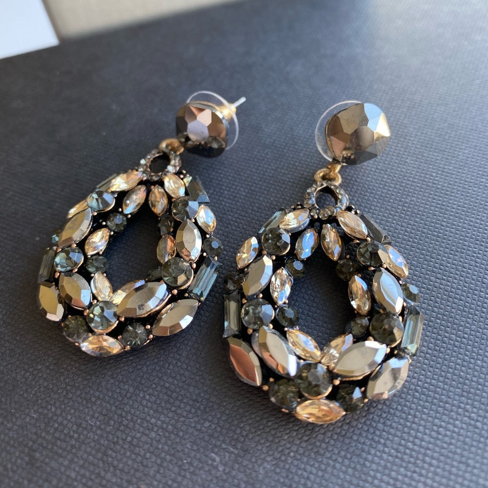 Tear drop earrings with gold accents!